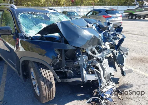 2020 Jeep Cherokee Latitude Plus 4X4 from USA, damaged, VIN 1C4PJMLB3LD545638